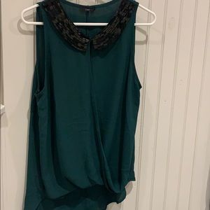 Shirt with sequin collar